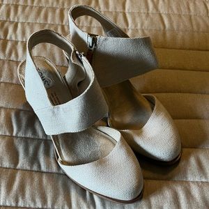 Toms Majorca closed toe sandal size 8